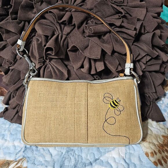 2005 Vintage Y2K Coach Demi Shoulder Bag Purse in Wicker with Rhinestone Bee - Picture 2 of 8